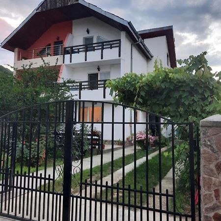 Appartamento Casa Lica Caciulata Esterno foto